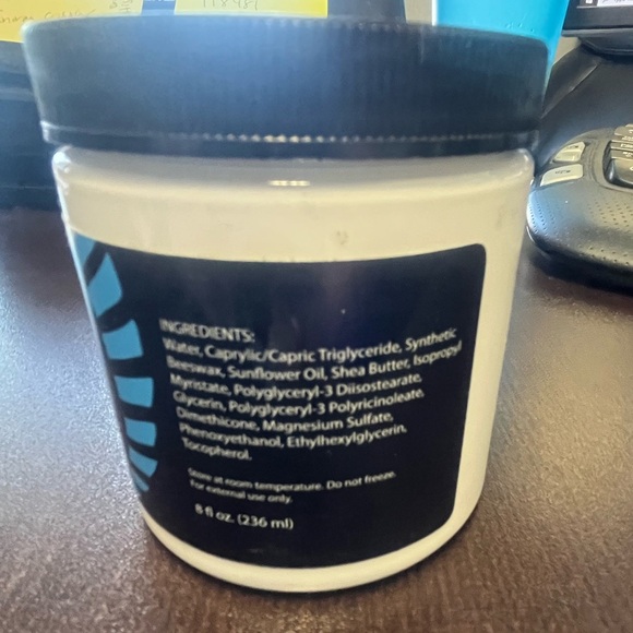 HawkGrips Massage Cream 8oz - Picture 2 of 2